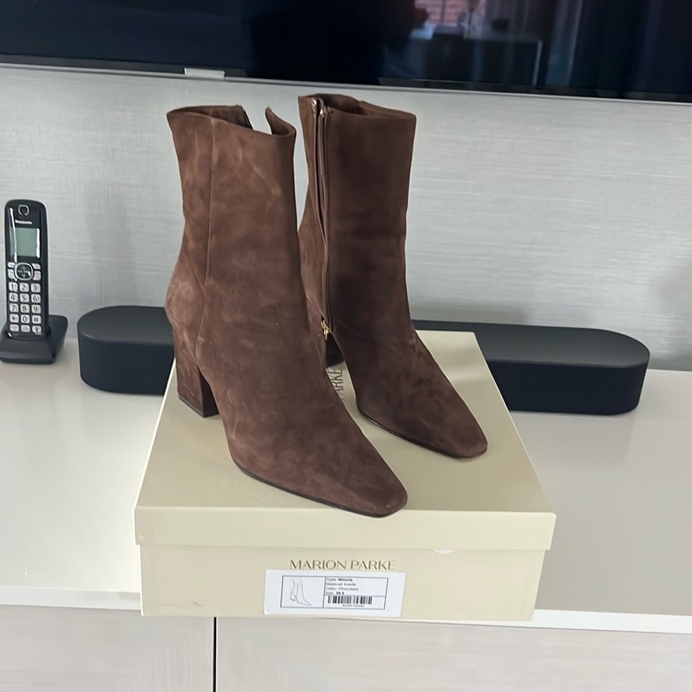 Marion Parke Winnie boots in chocolate.  Excellent condition - worn twice.  .